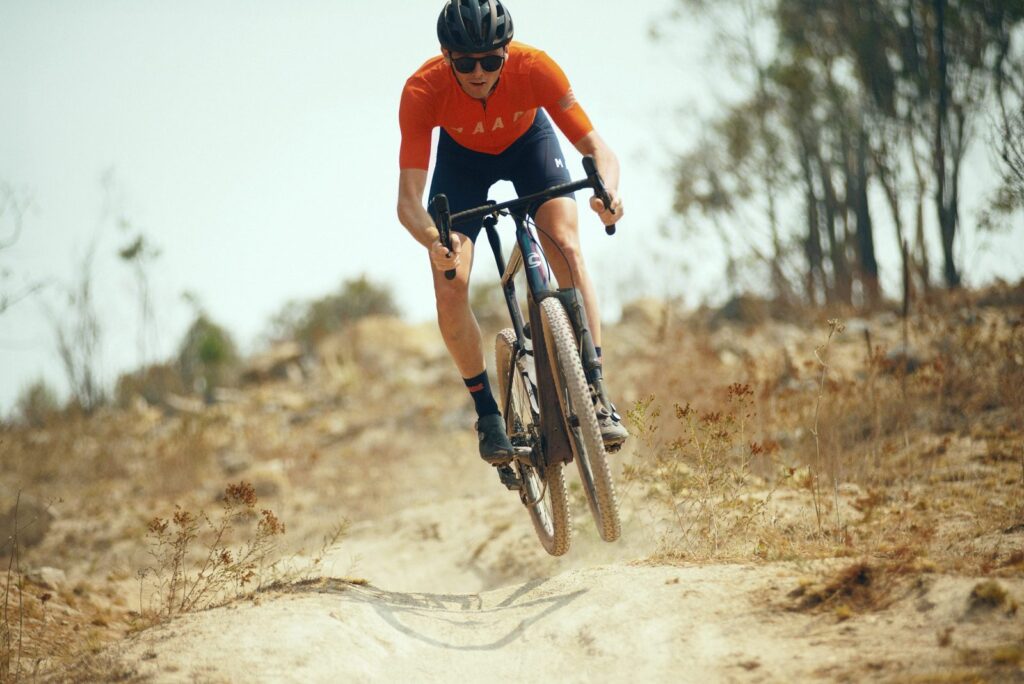 Quelles différences entre un gravel et un vélo de route ? On vous dit tout !